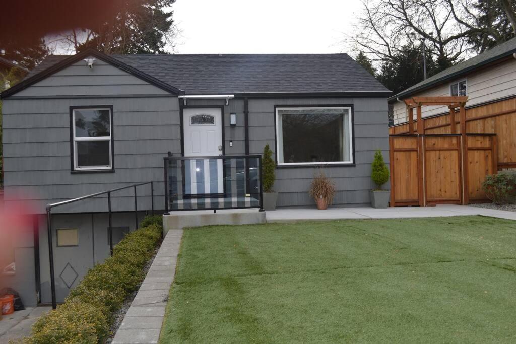 Cozy Crown Hill Carkeek Cottage W/3 Beds, Full Kitchen & Backyard In North Seattle Bagian luar foto