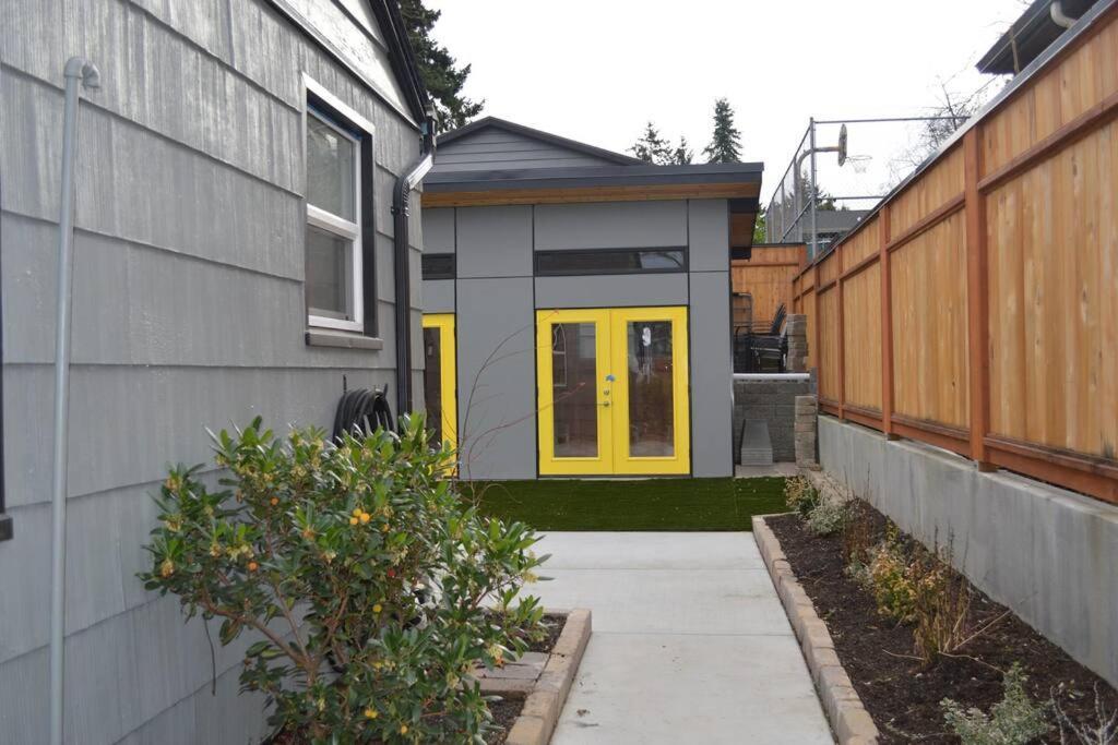 Cozy Crown Hill Carkeek Cottage W/3 Beds, Full Kitchen & Backyard In North Seattle Bagian luar foto