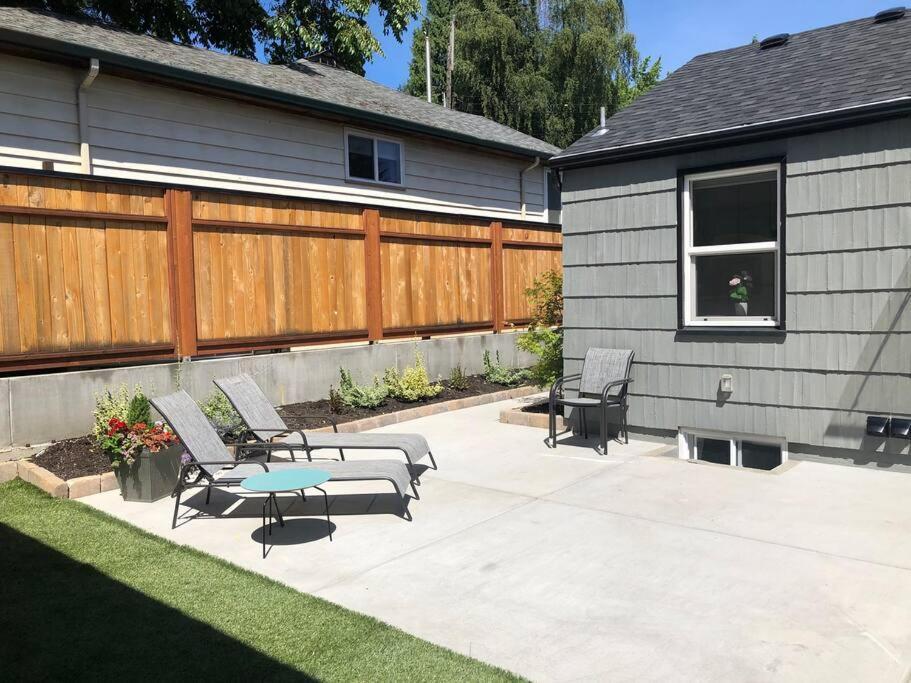 Cozy Crown Hill Carkeek Cottage W/3 Beds, Full Kitchen & Backyard In North Seattle Bagian luar foto