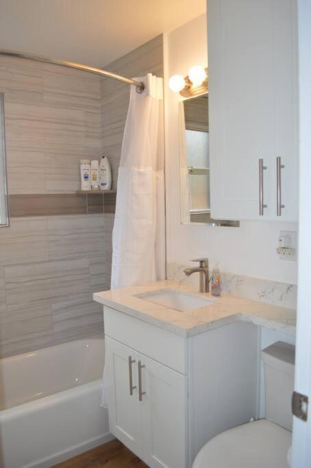 Cozy Crown Hill Carkeek Cottage W/3 Beds, Full Kitchen & Backyard In North Seattle Bagian luar foto